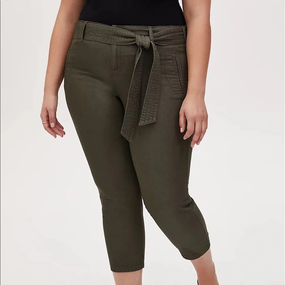TORRID olive green waist tie bucket style cropped cargo Capri pant B3 - Picture 1 of 10